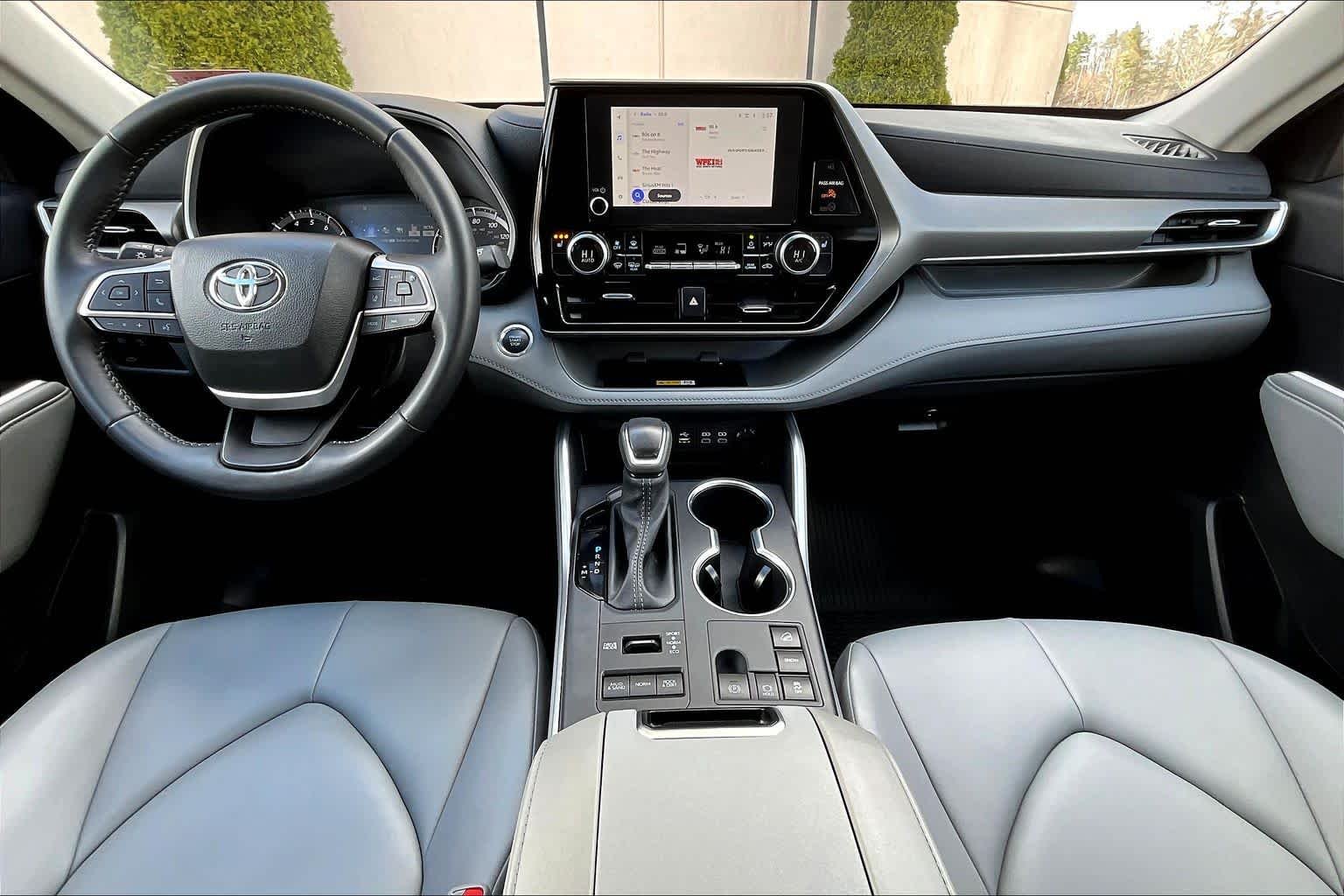 2025 Toyota Highlander XLE - Photo 16