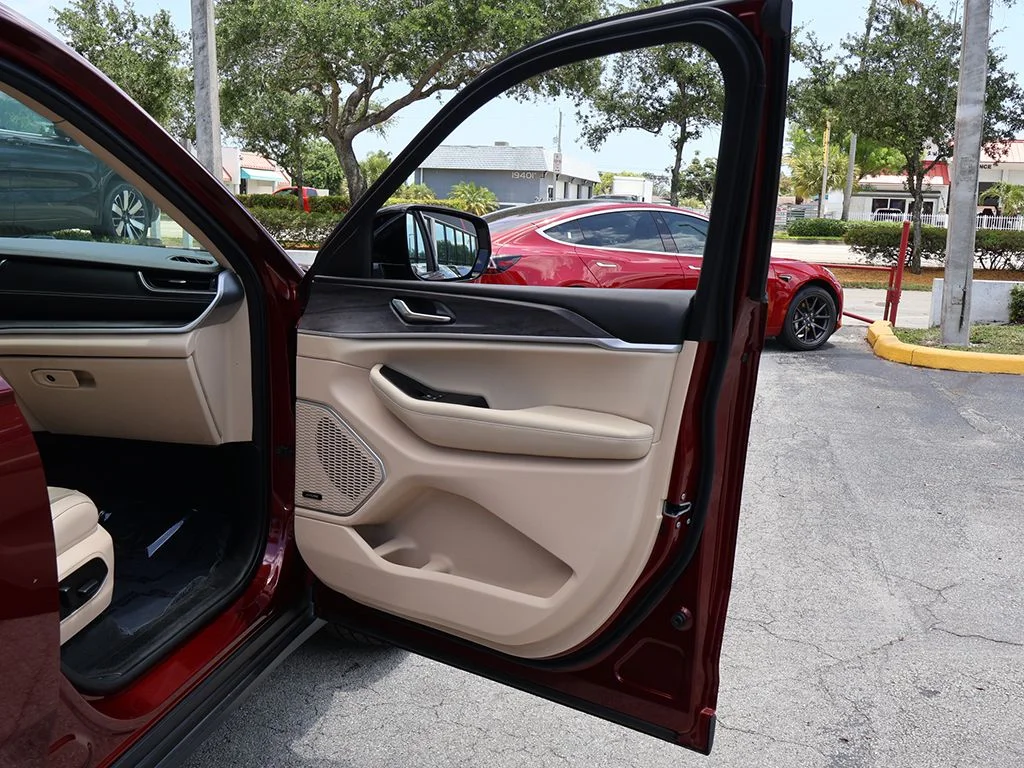 Used 2022 Red Jeep Limited image 27