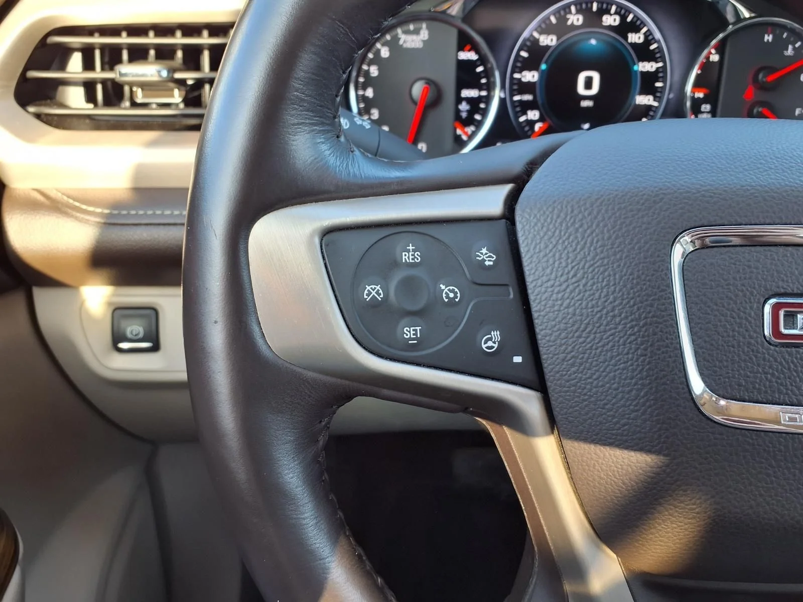 Used 2017 White GMC Denali image 23