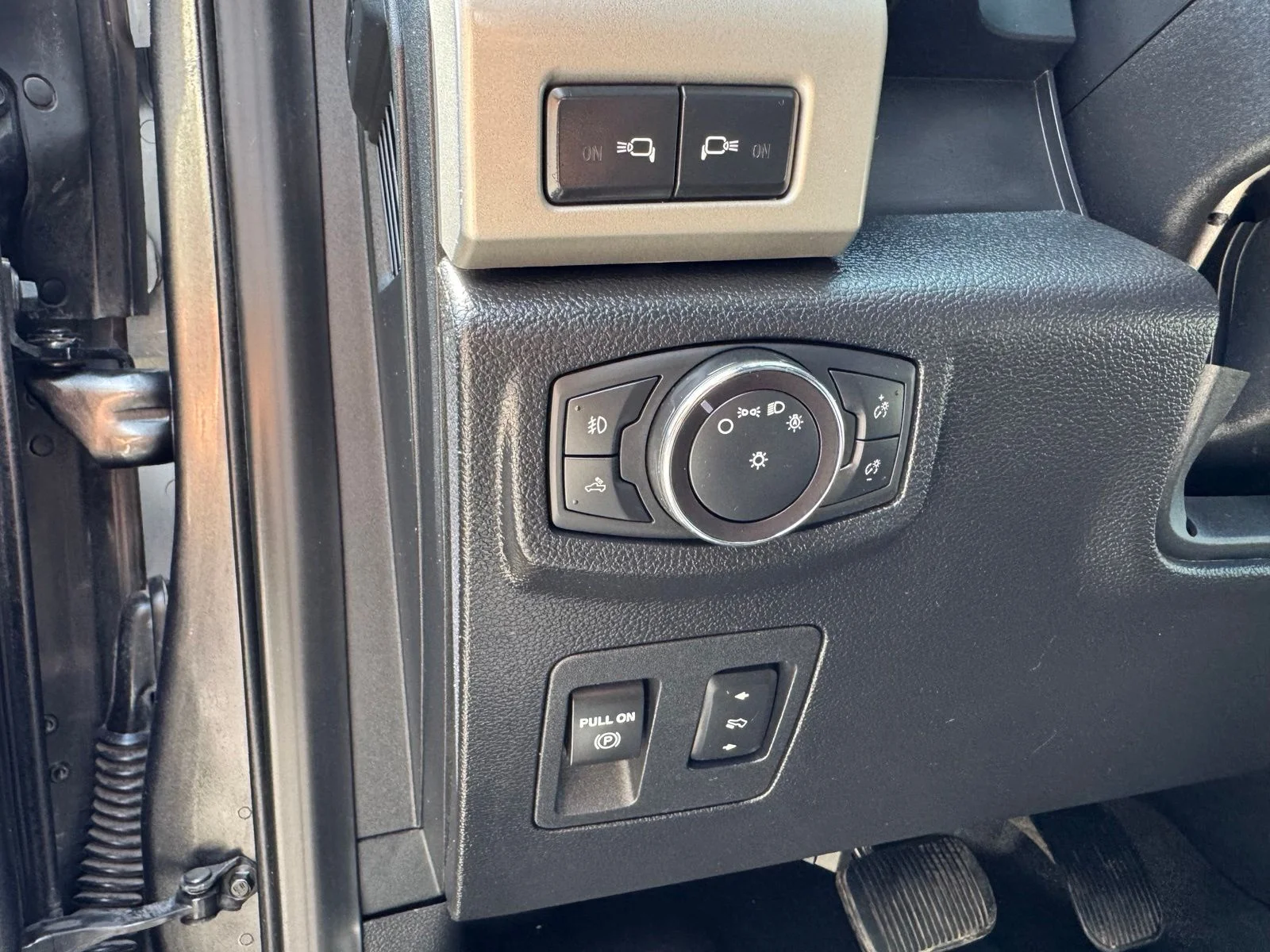 Used 2019 Gray Ford Lariat image 19