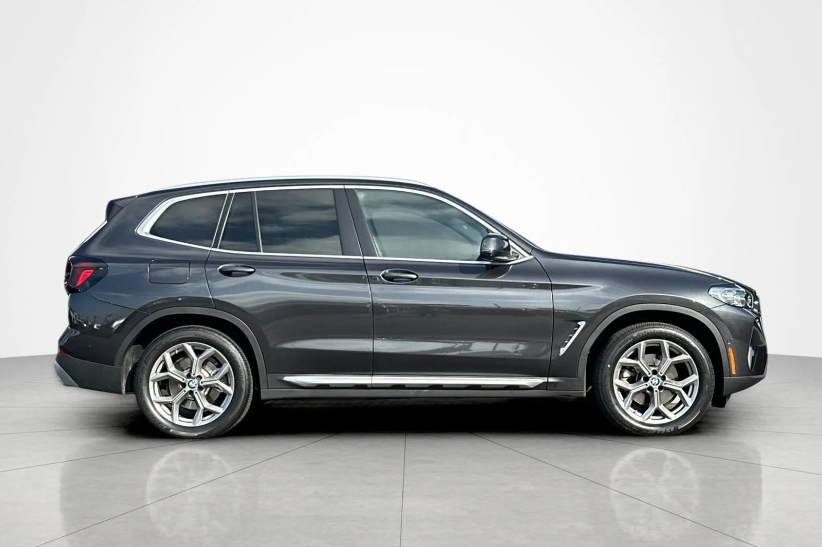 Used 2024 Dark Graphite Metallic BMW xDrive30i image 6