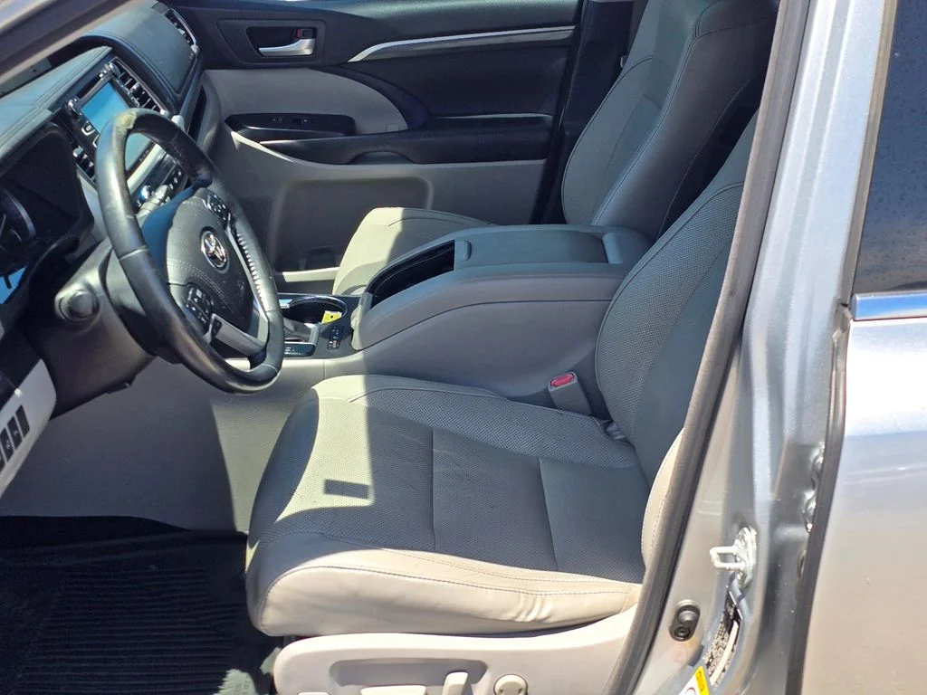 Used 2017 Silver Toyota Limited Platinum image 14