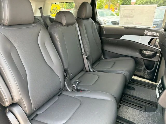 2027 Kia Carnival SX Prestige - Photo 22