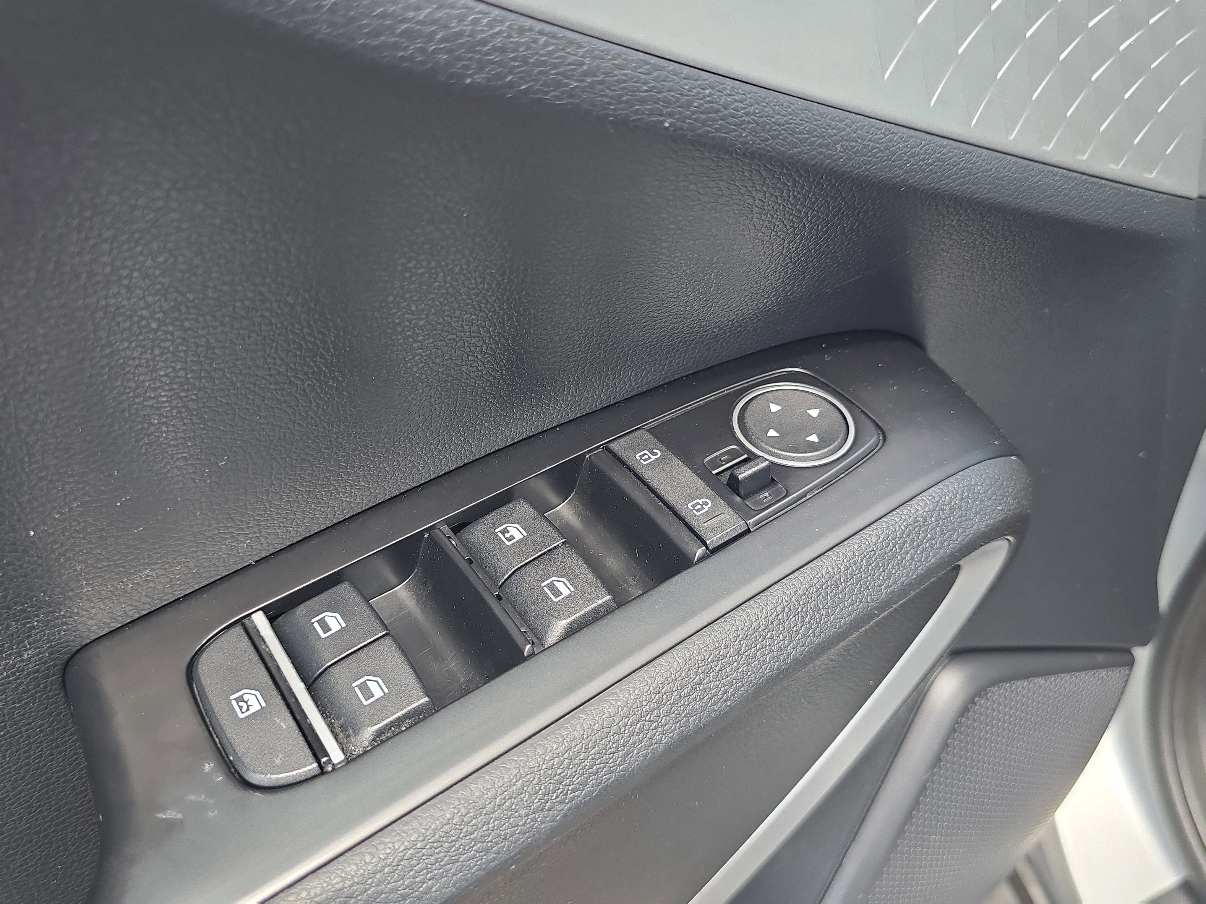 Certified Used 2021 Sparkling Silver Kia LX image 19