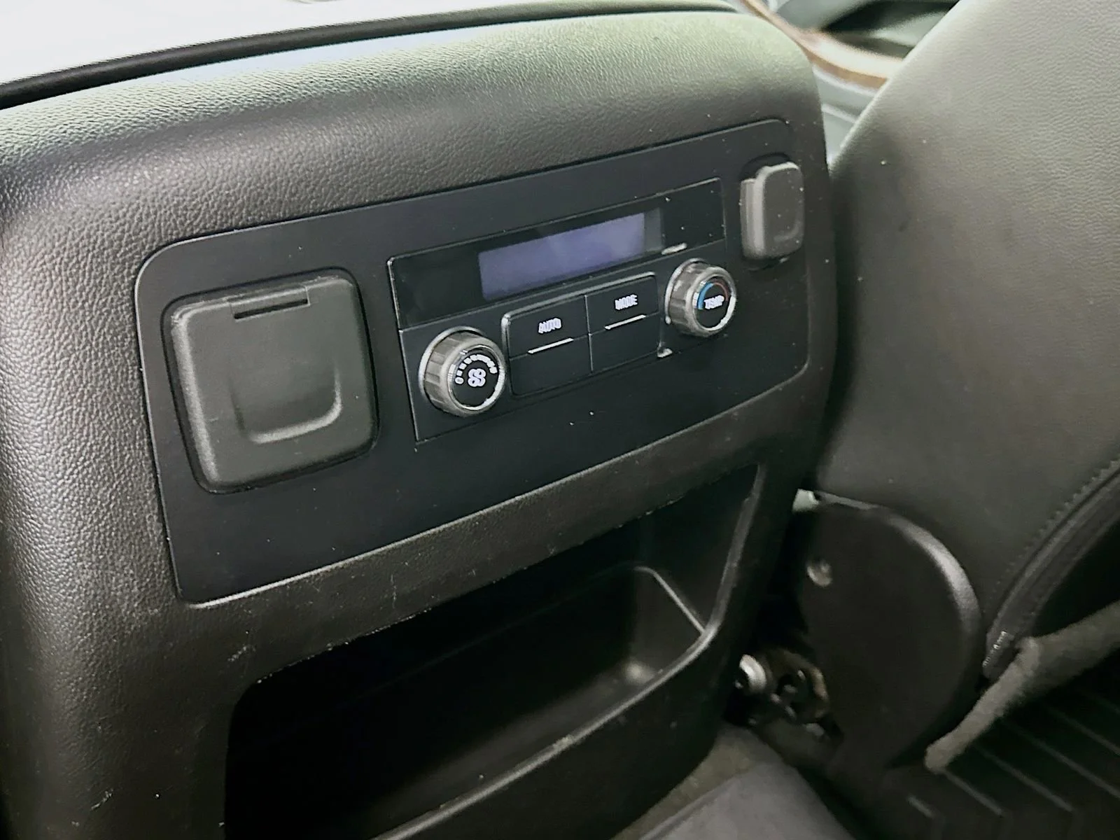 Used 2018 Black Chevrolet LT image 27