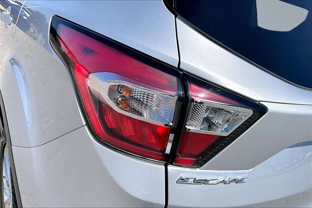 Used 2018 Silver Ford SE image 27