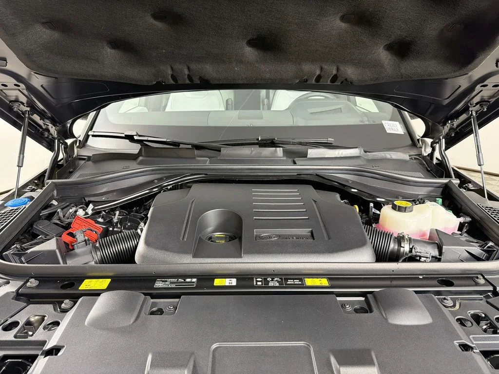 New 2026 Carpathian Grey Land Rover Dynamic SE image 32