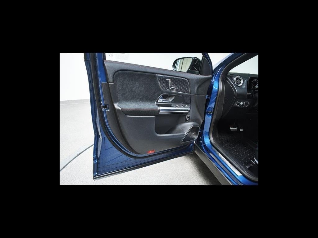 Used 2024 Starling Blue Metallic Mercedes-Benz GLA 250 image 16