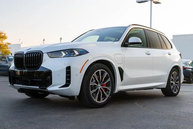 2026 BMW X5 xDrive50e's photo