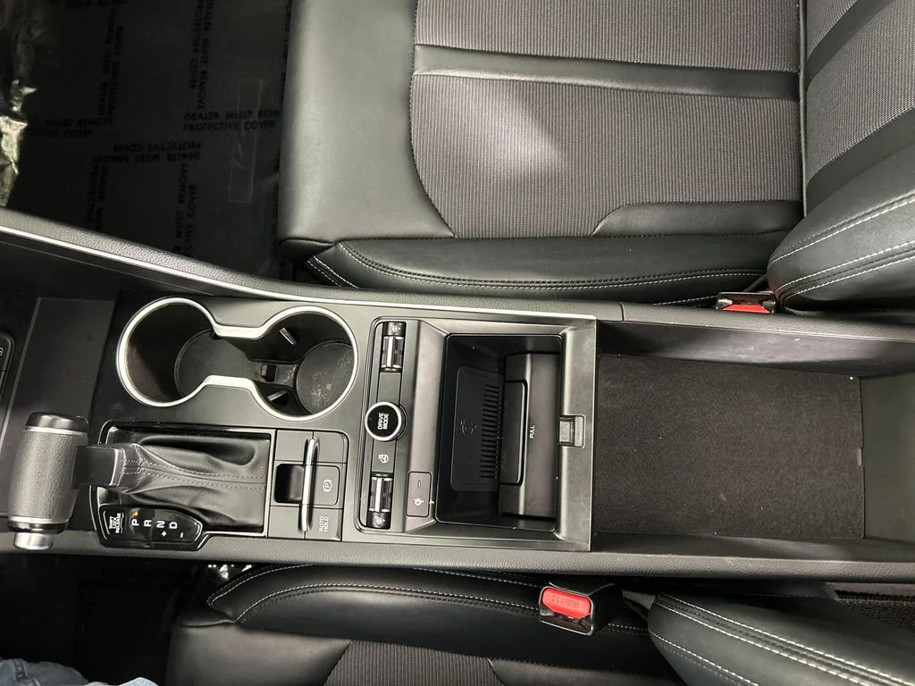 Used 2023 White Kia GT-Line image 15