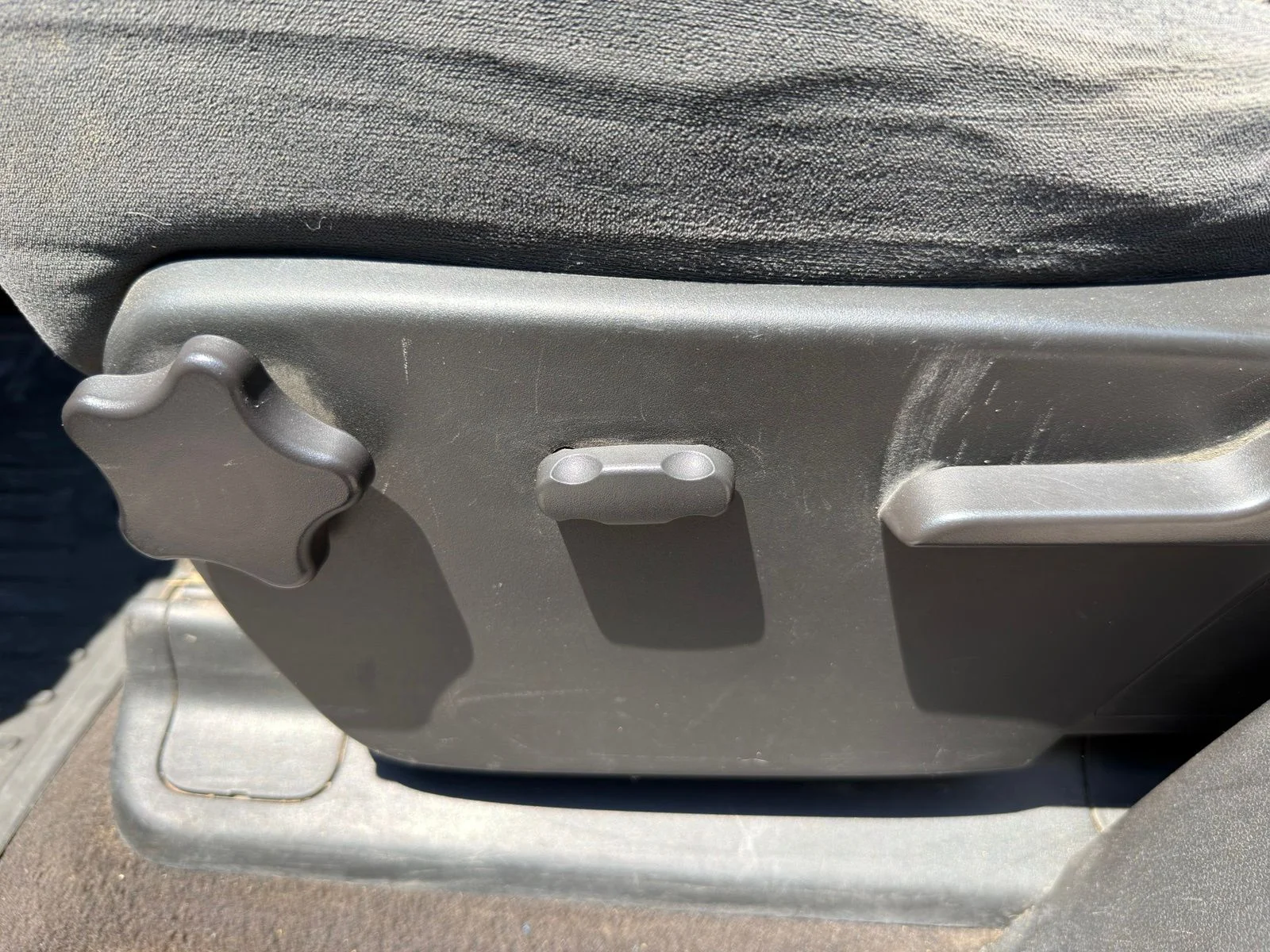 Used 2009 Black GMC SLE image 9