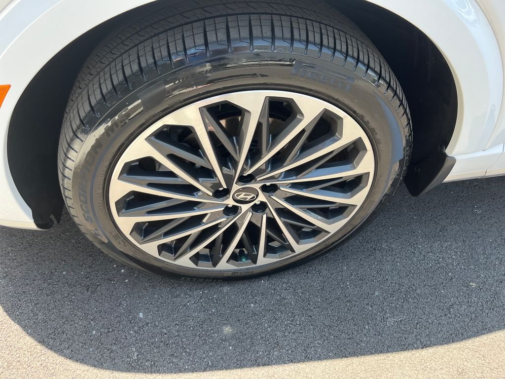 Used 2026 White Hyundai Calligraphy image 9