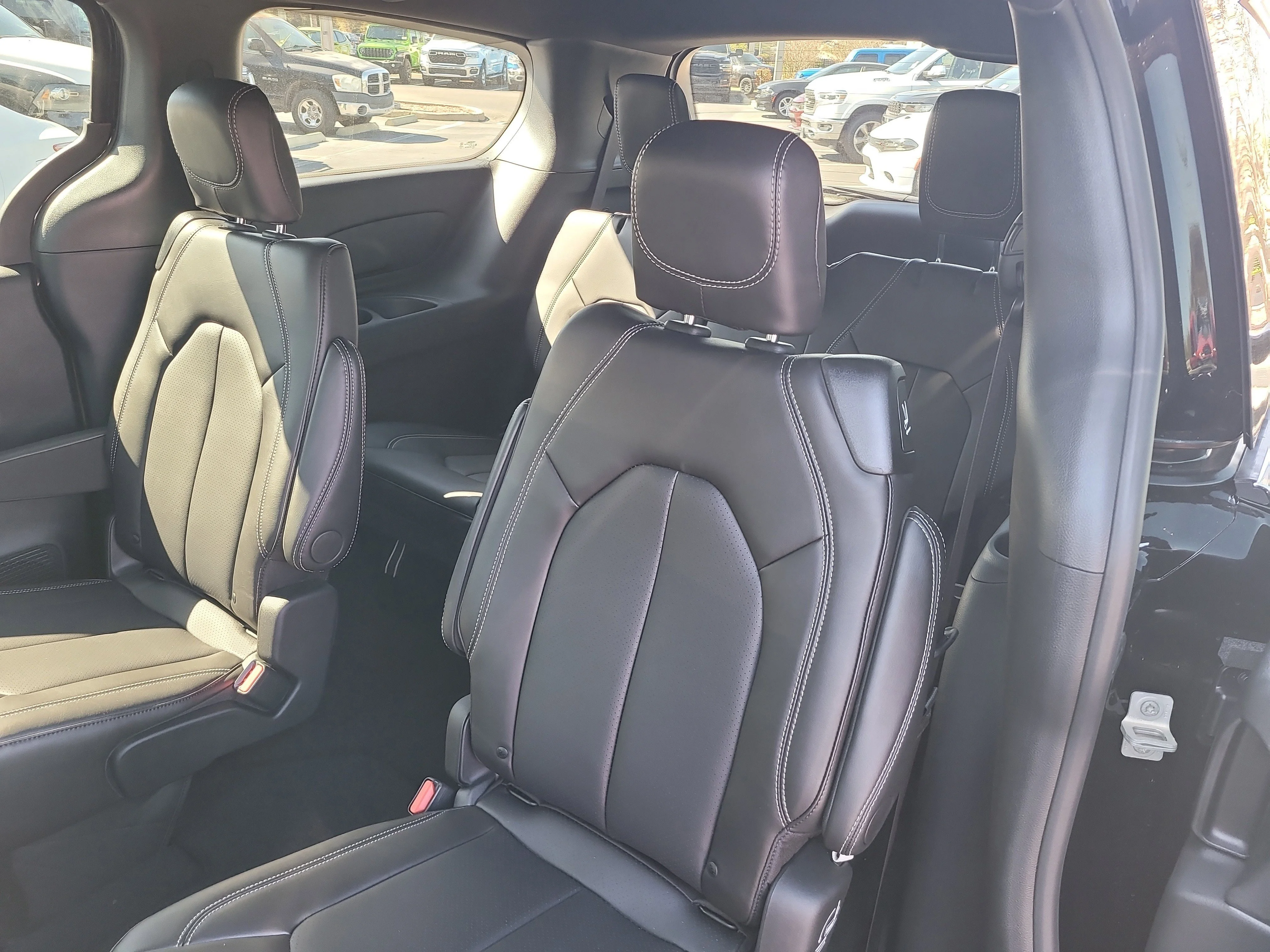 New 2026 Diamond Black Crystal Pearlcoat Chrysler LX image 11