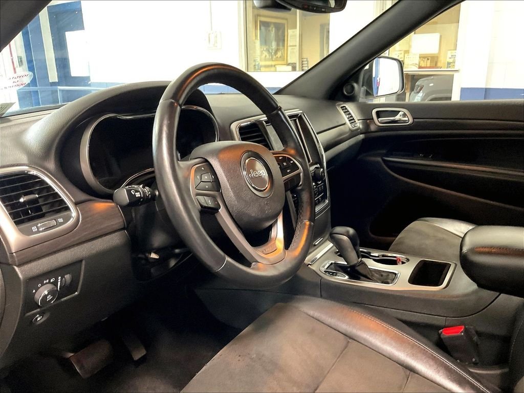 Used 2018 White Jeep Altitude image 8