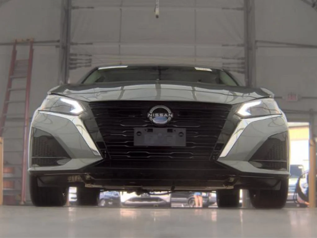 Used 2023 Gun Metallic Nissan 2.5 SV image 4