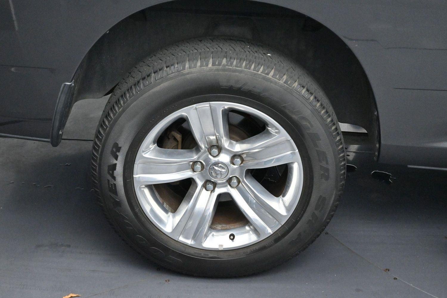 Used 2017 Granite Crystal Metallic Clearcoat Ram Sport image 33