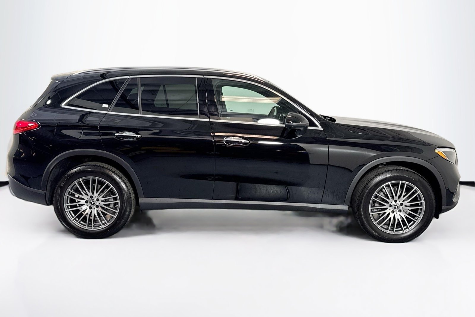 New 2026 Black Mercedes-Benz GLC 300 image 4