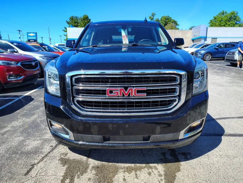 Used 2018 Black GMC SLE image 2