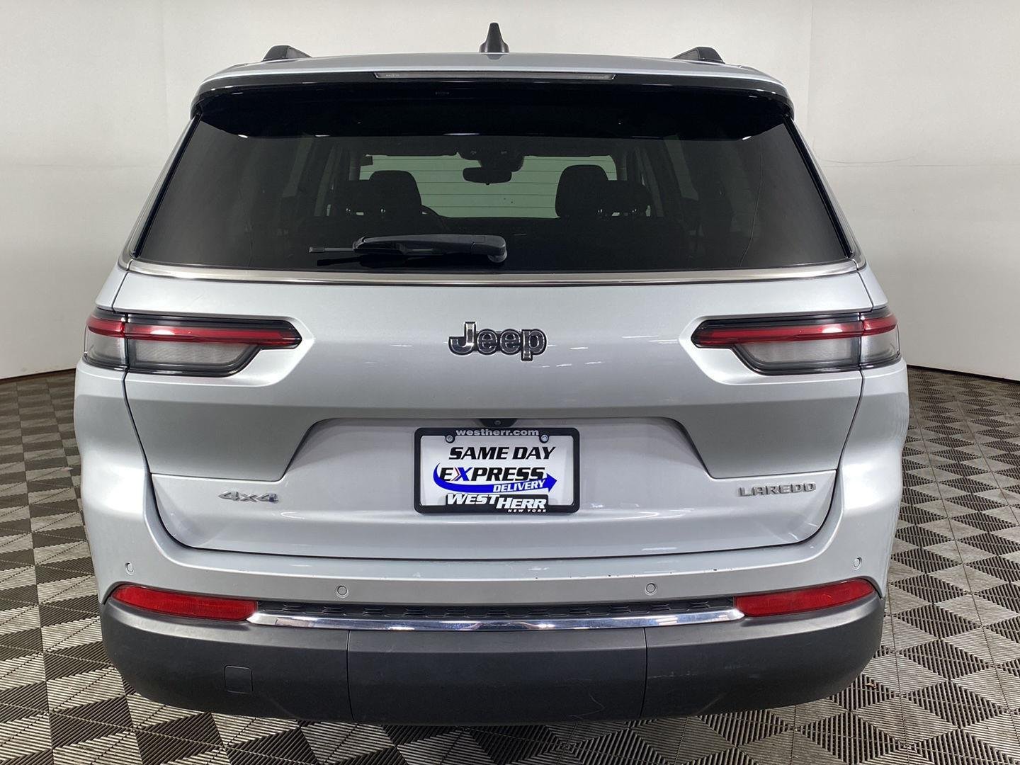 Used 2023 Silver Zynith Jeep Laredo image 6