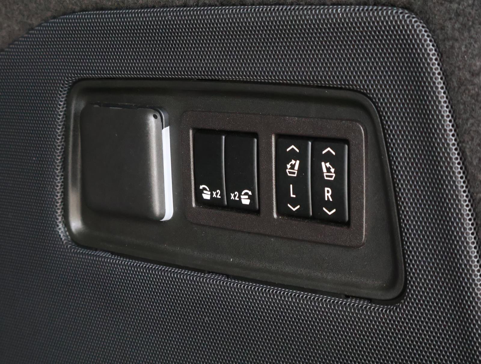 Used 2024 Crystal White Tricoat Cadillac Sport Platinum image 31