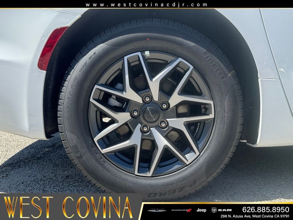 New 2027 Bright White Clear-Coat Exterior Paint Chrysler Limited image 15