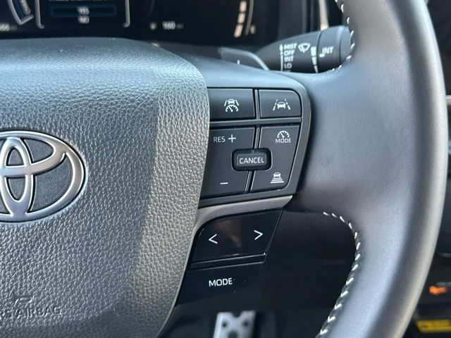 2025 Toyota Camry SE - Photo 24