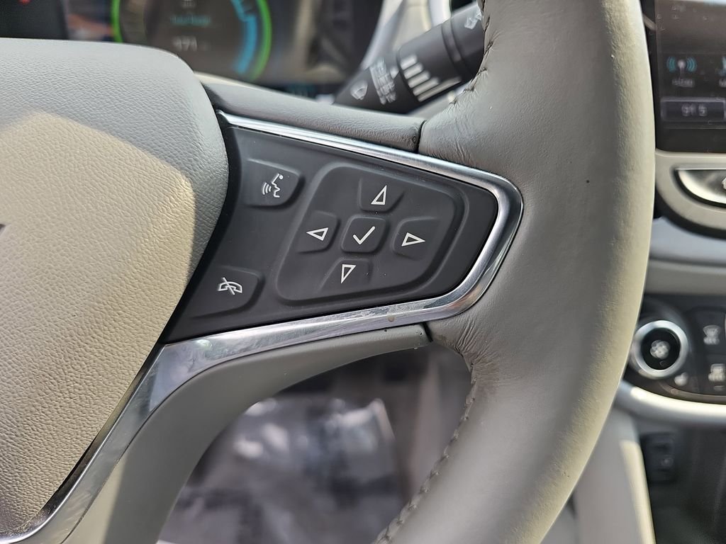 Used 2017 White Chevrolet LT image 17