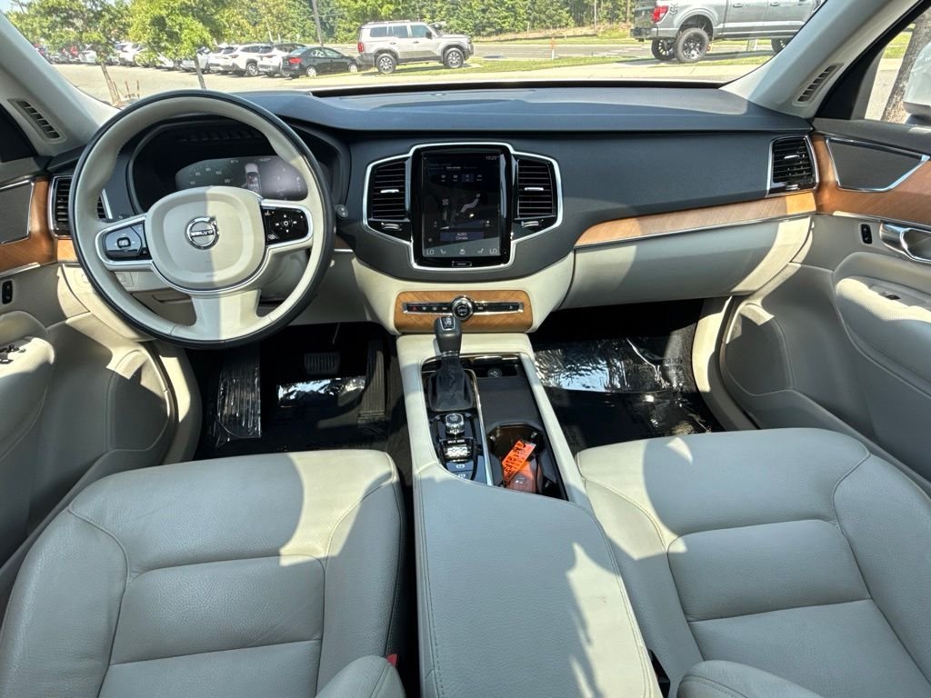 Used 2021 White Volvo T5 Momentum image 11