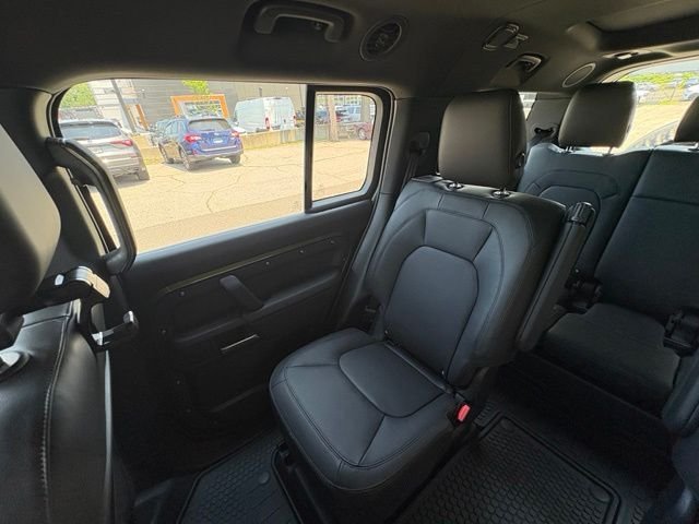 New 2026 Woolstone Green Land Rover X-Dynamic SE image 37