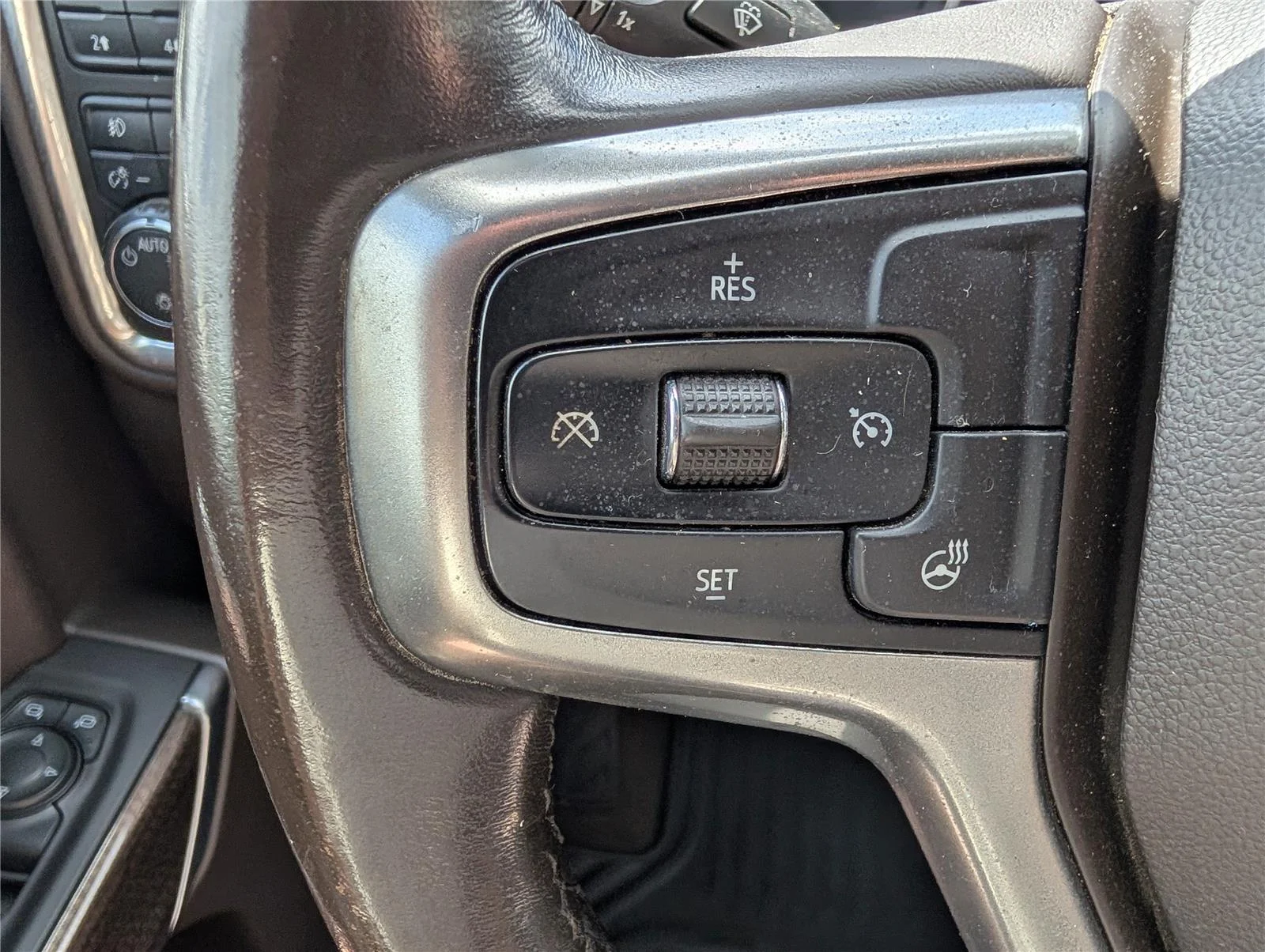 Used 2019 HAVANA BROWN METALLIC Chevrolet RST image 20