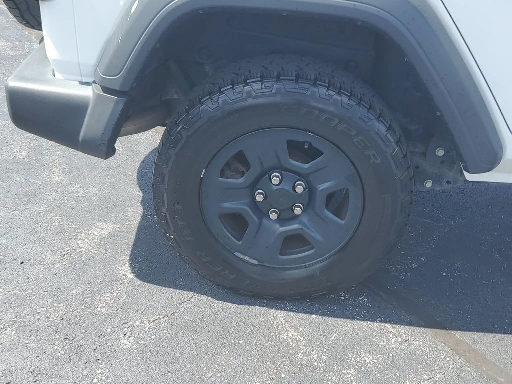 Used 2019 White Jeep Unlimited Sport image 6