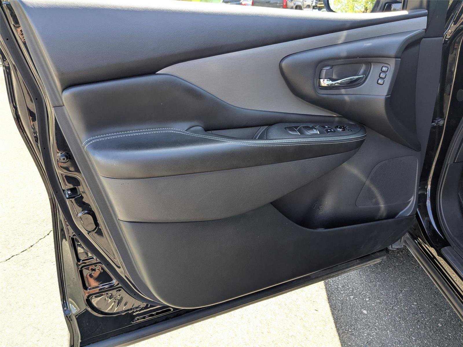 Used 2023 Super Black Nissan SL image 12