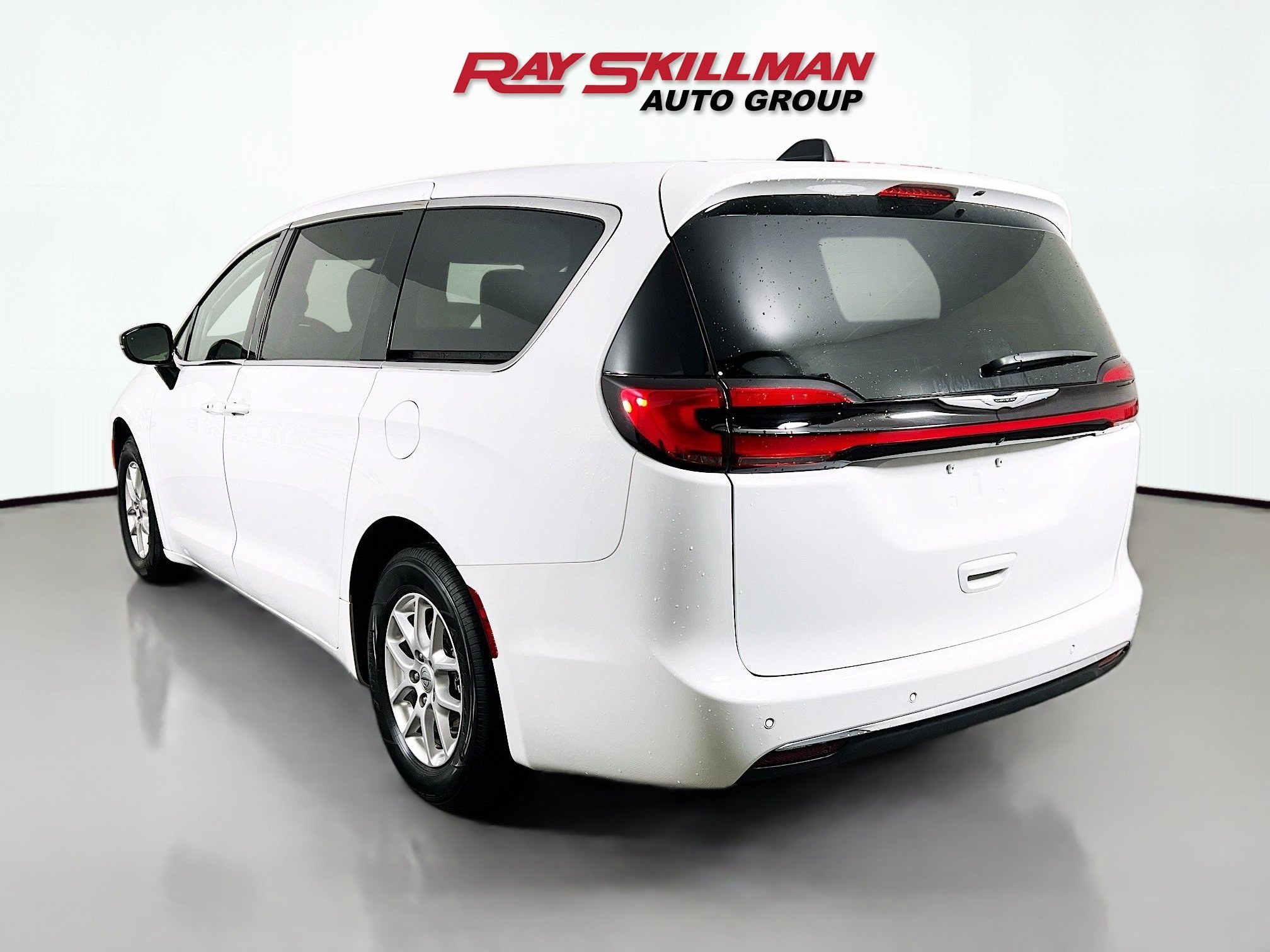 Used 2024 Bright White Clearcoat Chrysler TOURING L image 5