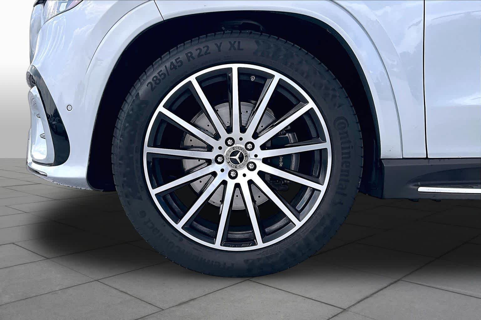 Used 2025 Cirrus Silver Metallic Mercedes-Benz GLS 580 image 11