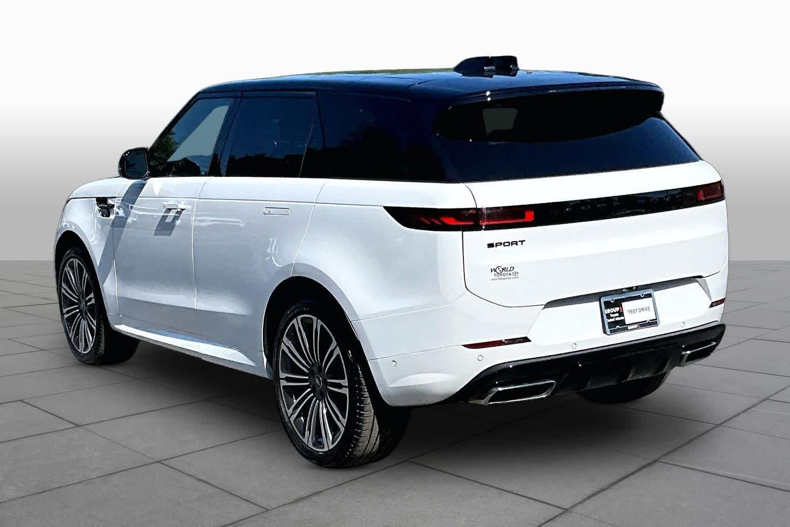 Used 2024 Fuji White Land Rover Dynamic SE image 12