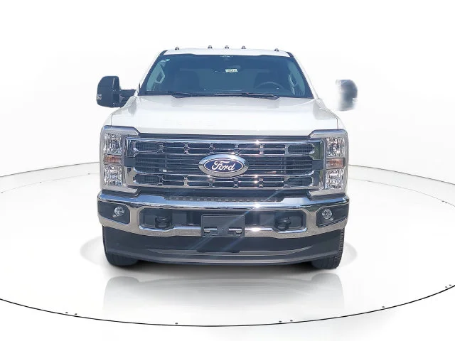 New 2027 Oxford White Ford XL 4WD CREW CAB image 2