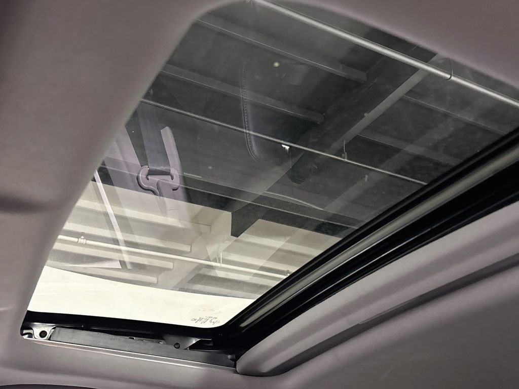 Used 2021 White Honda Touring image 19