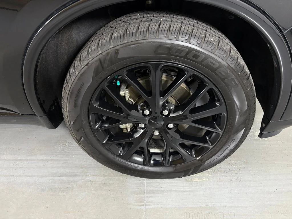 Used 2015 Black Dodge SXT image 10