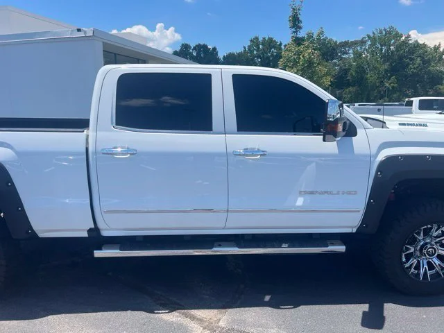 Used 2017 SUMMIT WHITE GMC Denali image 3