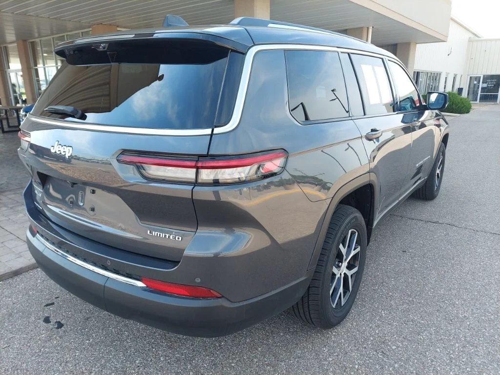 Used 2023 Gray Jeep Limited image 7