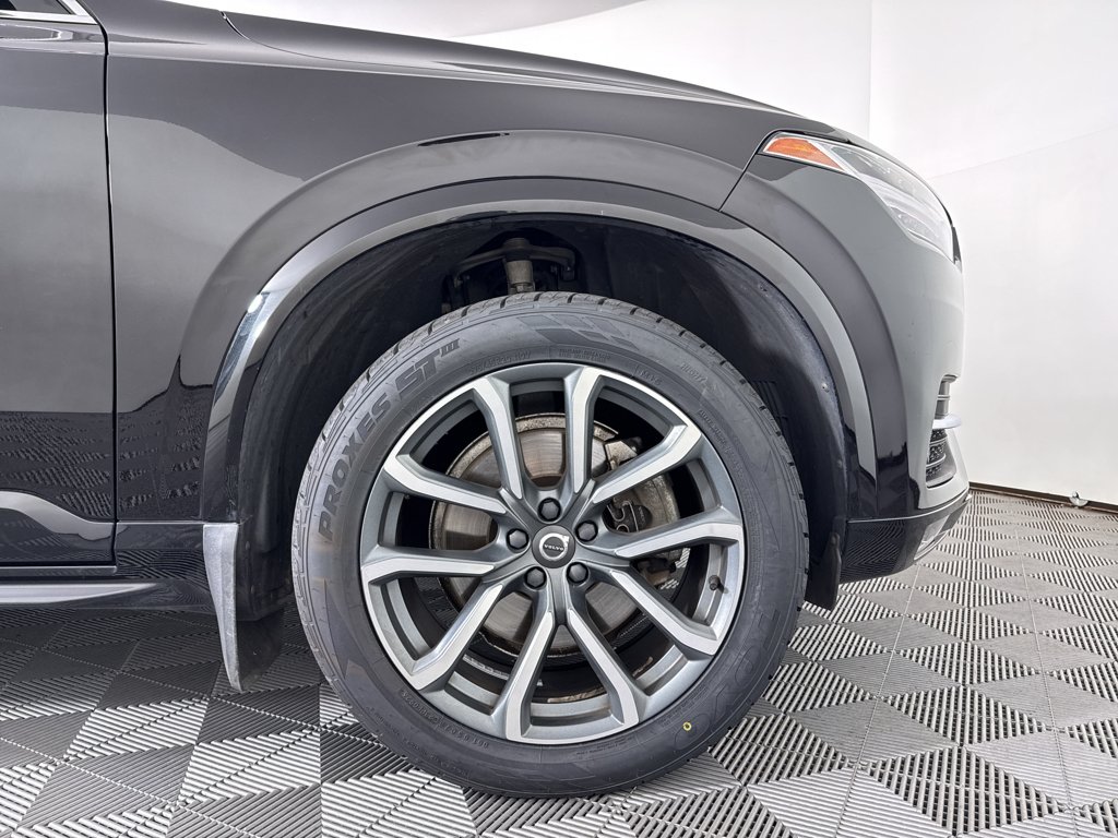 Used 2019 Onyx Black Metallic Volvo Momentum image 19