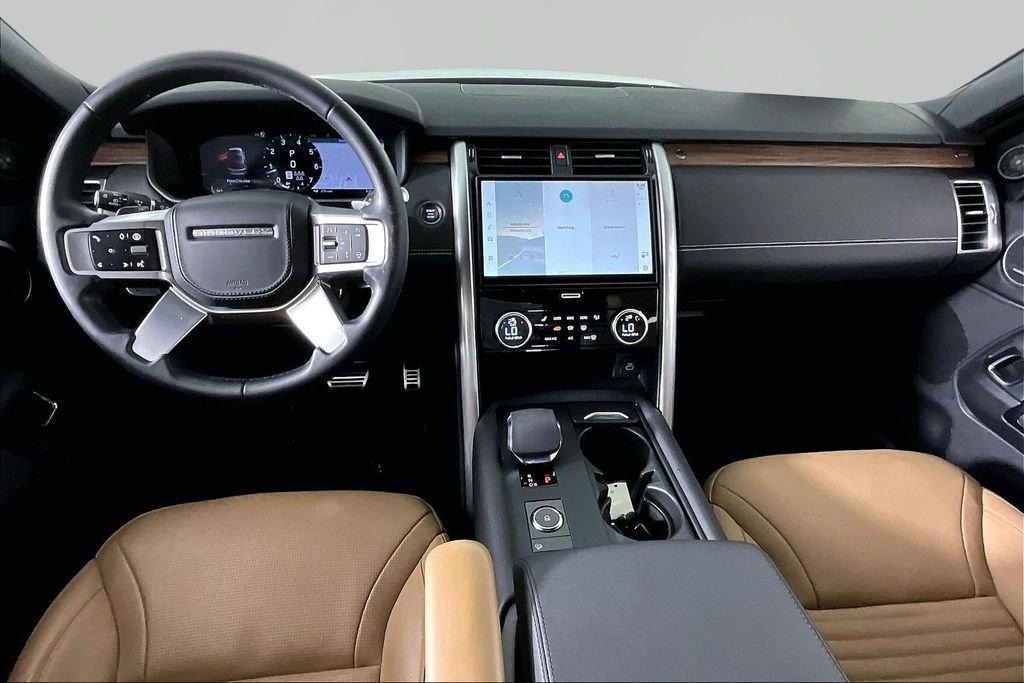 Used 2024 Black Land Rover Dynamic SE image 7