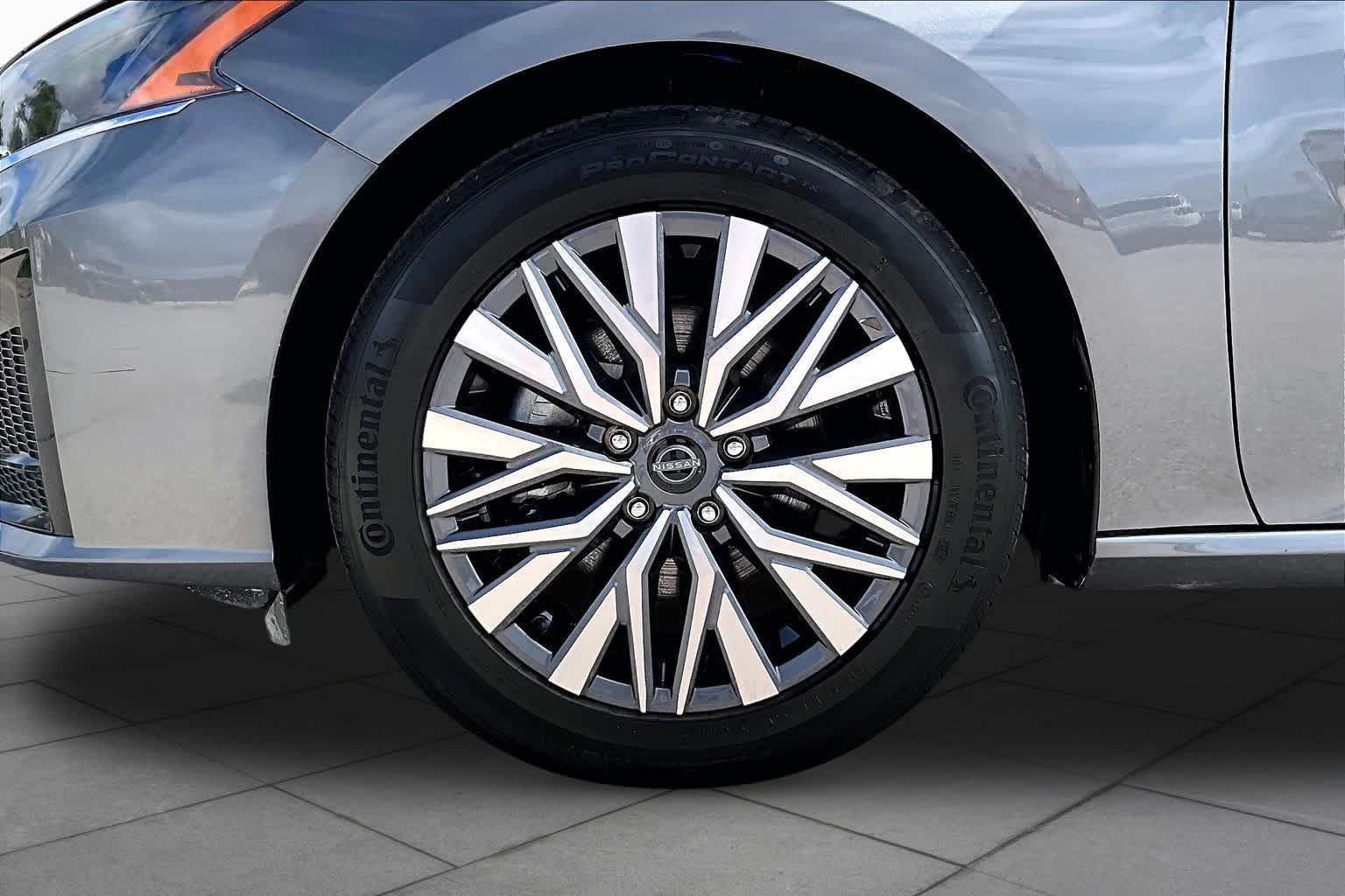 Used 2025 Gun Metallic Nissan SV image 11