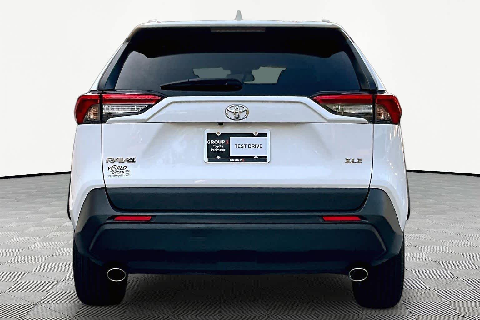 Used 2025 Ice Cap Toyota XLE image 5