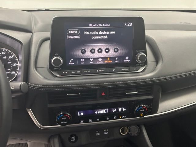 Used 2025 White Nissan SV image 27