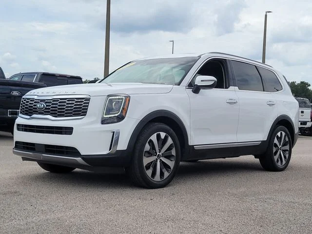 Used 2021 White Kia S image 32