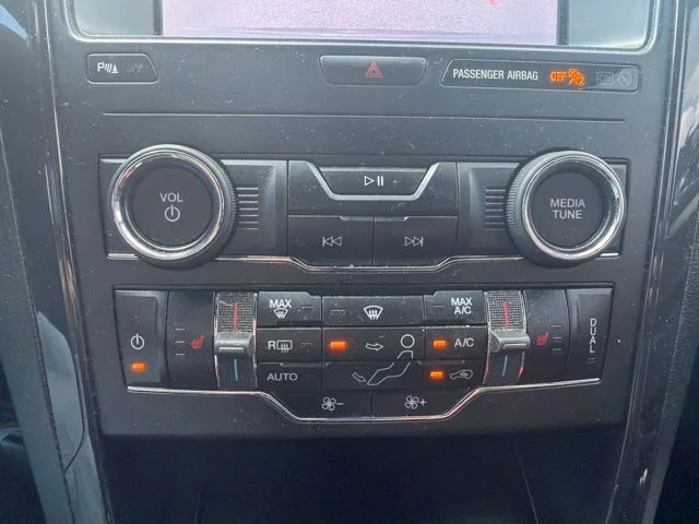 Used 2019 Silver Ford XLT image 26