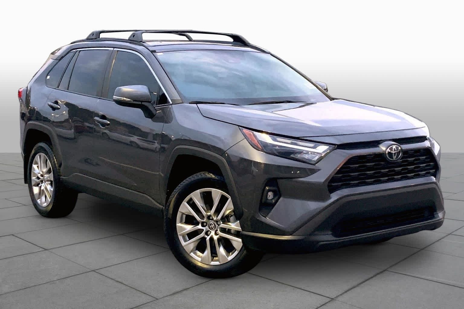 Used 2025 Magnetic Gray Metallic Toyota XLE Premium image 3