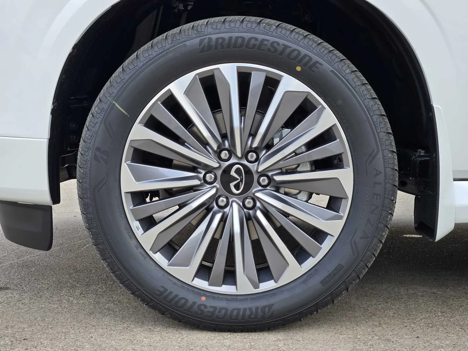 New 2026 RADIANT WHITE INFINITI Luxe 2WD image 7