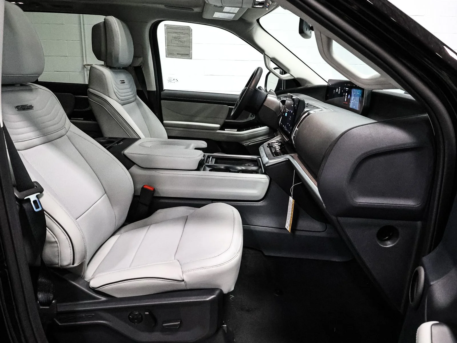 New 2026 Agate Black Metallic Ford MAX Platinum® image 25
